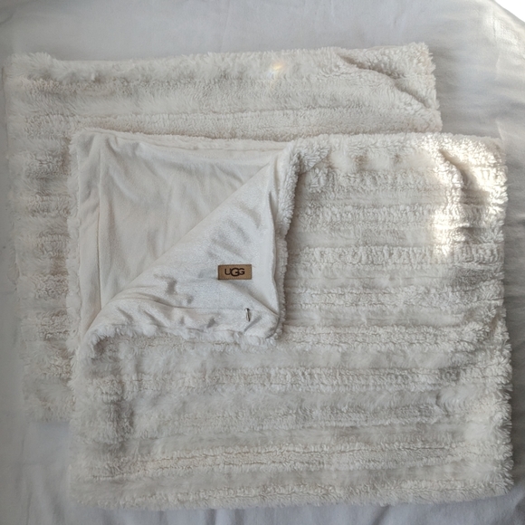 UGG Bedding Ugg King Faux Fur Striped Texture Pillow Cases Covers 2